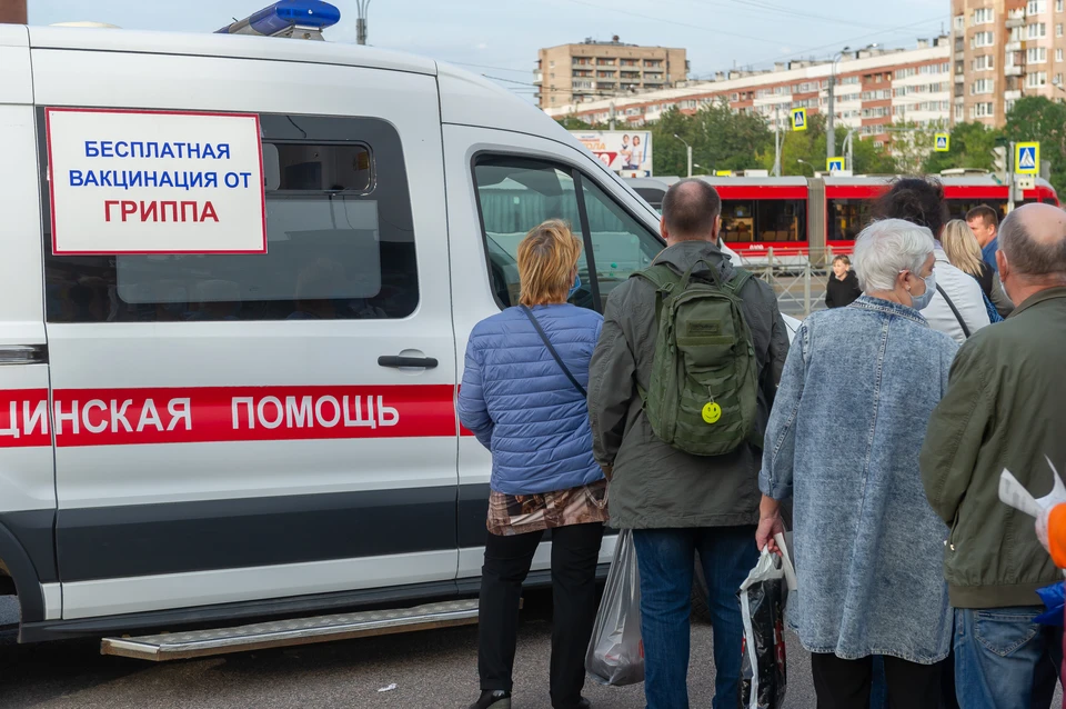 Санкт-Петербург. Проведение бесплатной вакцинации от ГРИППа в передвижном прививочном пункте.