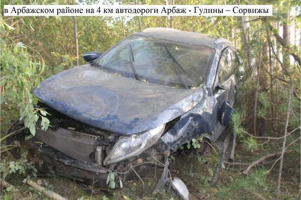 Несмотря на сильную искореженность автомобиля после удара, серьезных травм никто не получил. Фото: vk.com/gibdd43