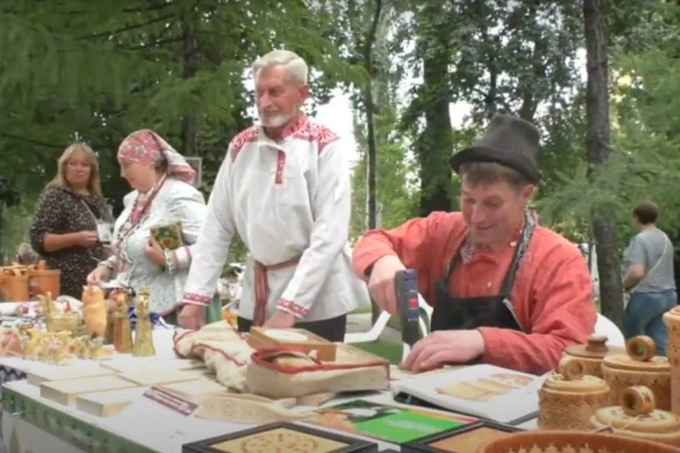 На фестивале работает ярмарка, проводятся мастер-классы по гончарному и кузнечному делу Фото: Скриншот видео rdntk.ru