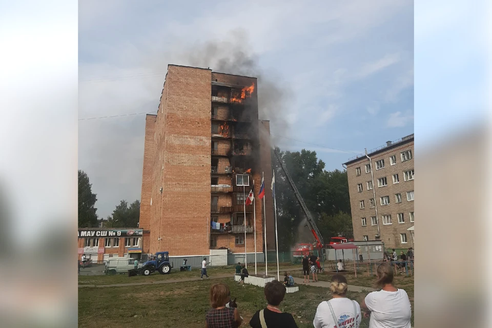 Что горит в ижевске в данный момент. Пожар в школе 87 Ижевск. Пожар на ул Союзной Ижевск. Пожар в Ижевске сейчас. Происшествия в Ижевске сегодня пожар.