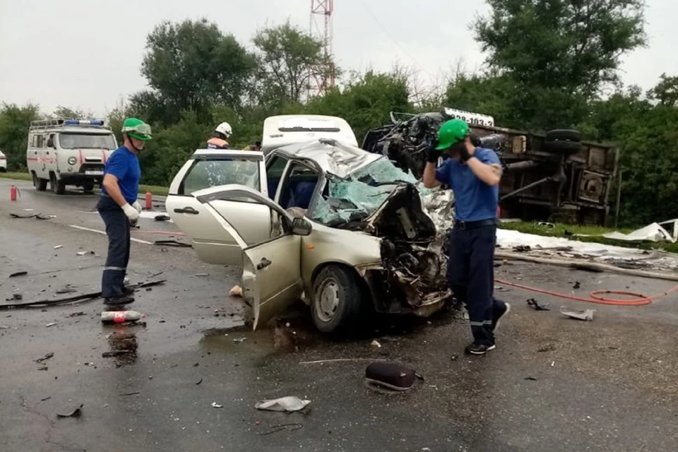 В Ростовской области произошла смертельная авария. Фото: ГУ МЧС по РО