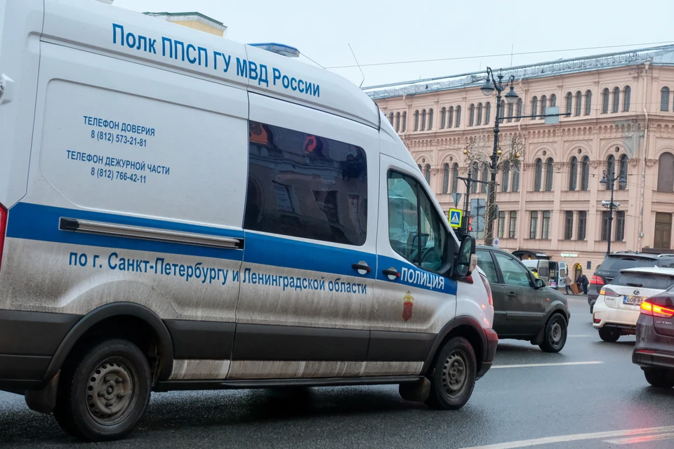 Труп в ковре нашли в квартире в Колпино