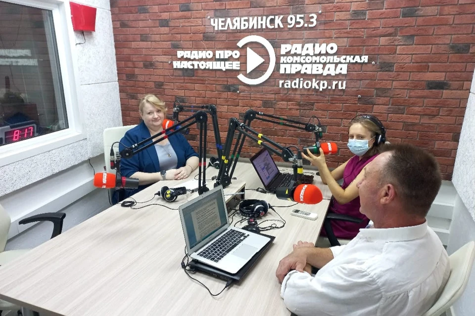 Министр социальных отношений Ирина Буторина в эфире радио "Комсомольская правда".