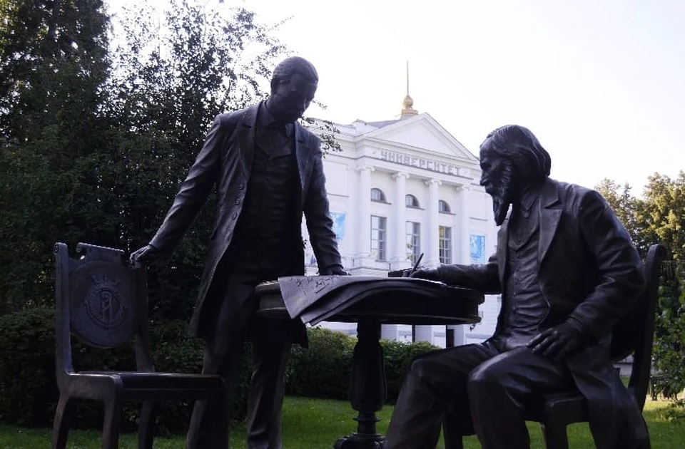 Выпускники могут предоставить в Центре занятости свой бизнес-план, после чего им будет выделена поддержка от регионального бюджета в размере 100 тысяч рублей.