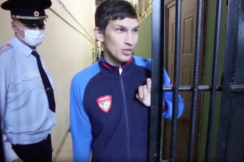 Тиктокеру дали пять суток ареста в Петербурге за съемки роликов в полицейской форме
