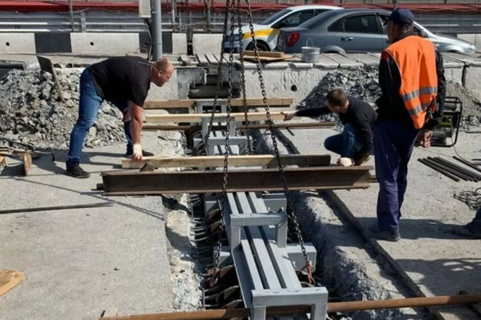 Набор прочности бетона при плановой замене деформационного шва на одной из опор моста длится 7 суток. Фото: пресс-служба Миндортранса Татарстана