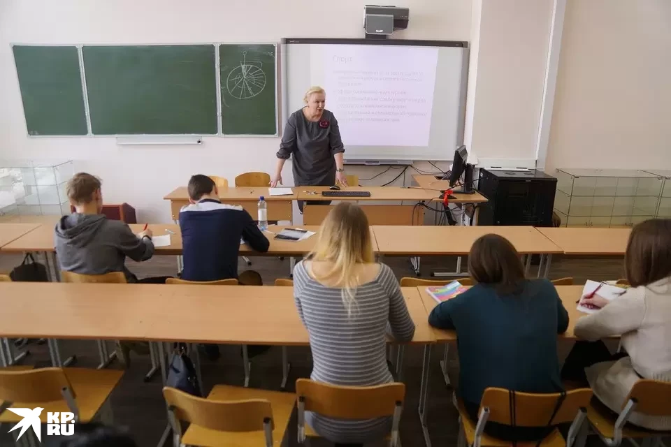 Выплаты за кураторство назначены по аналогии с классным руководством в школах.