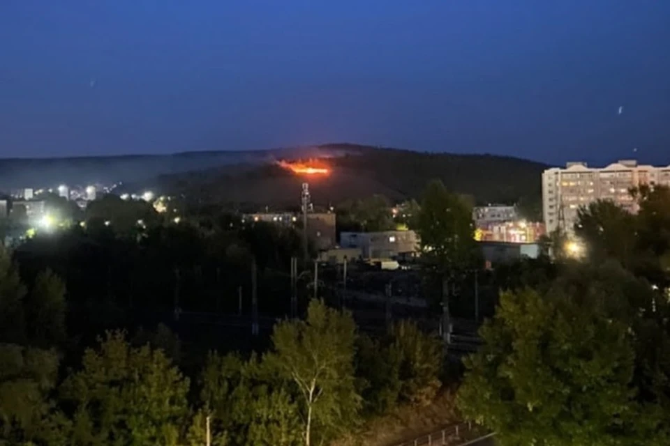 Жители Жигулевска наблюдали из окна, как горит лес в нескольких километрах от них