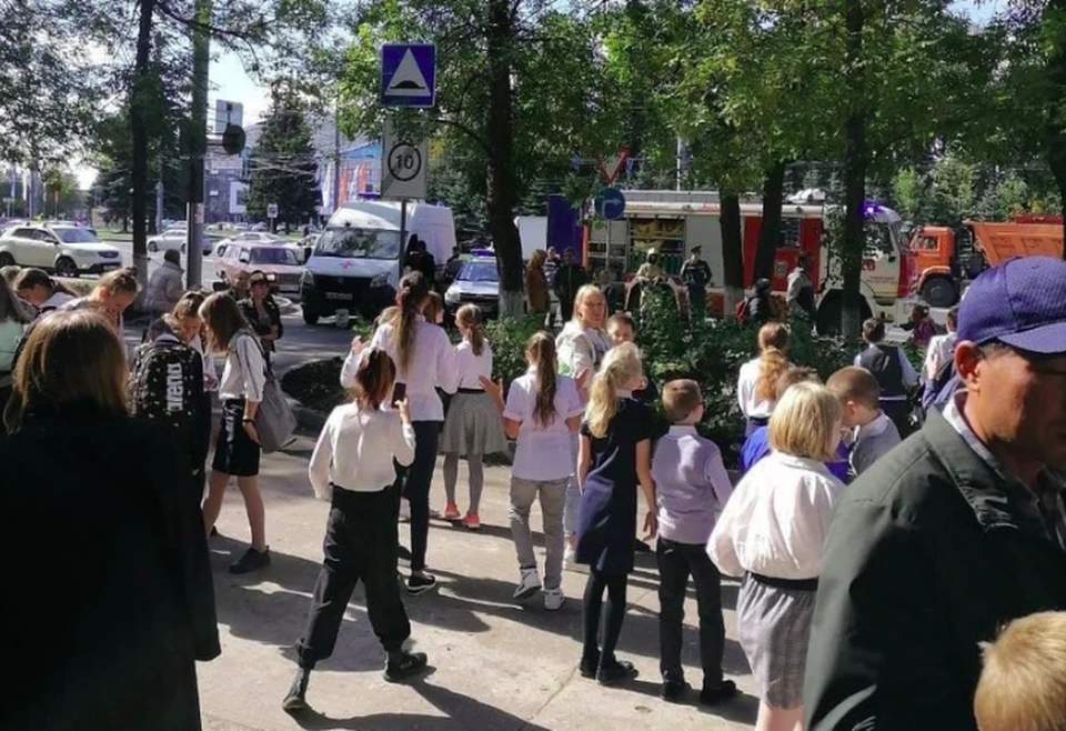Нижегородские школы эвакуировали после серии звонков о минировании