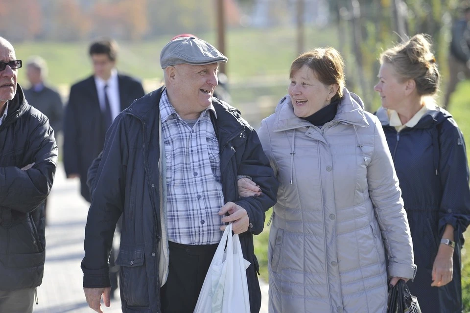 Пенсионеры получат карты номиналом 150 рублей