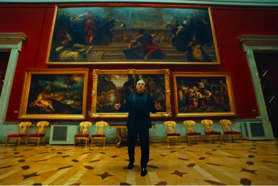 Эрмитаж нашел компромисс с Тиллем Линдеманном, продающим изображения музея / Фото: клип на песню "Любимый город" с YouTube-канала "Till Lindemann"