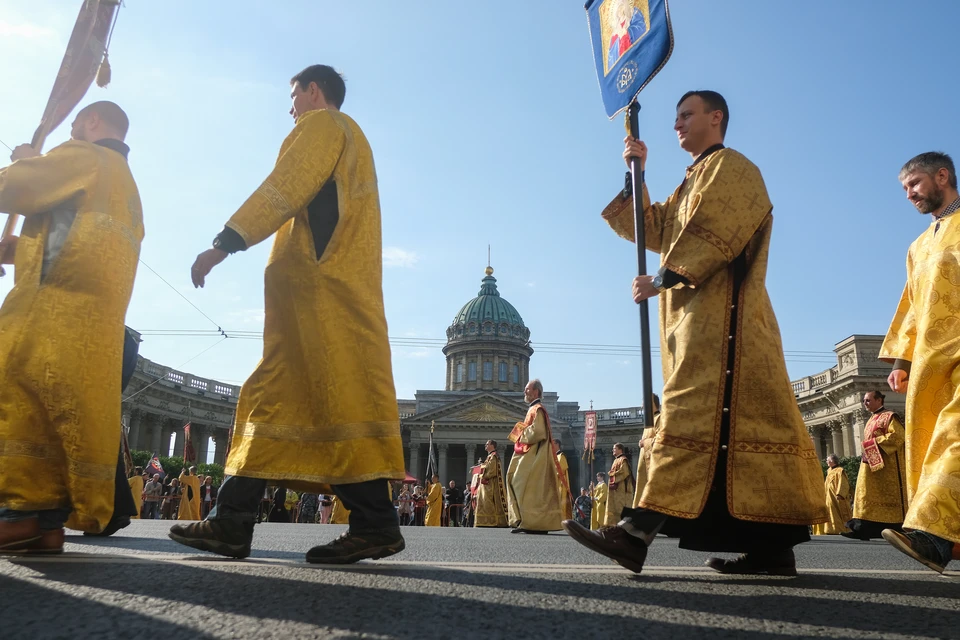 Салюта и большого крестного хода в день памяти Александра Невского в Петербурге не будет