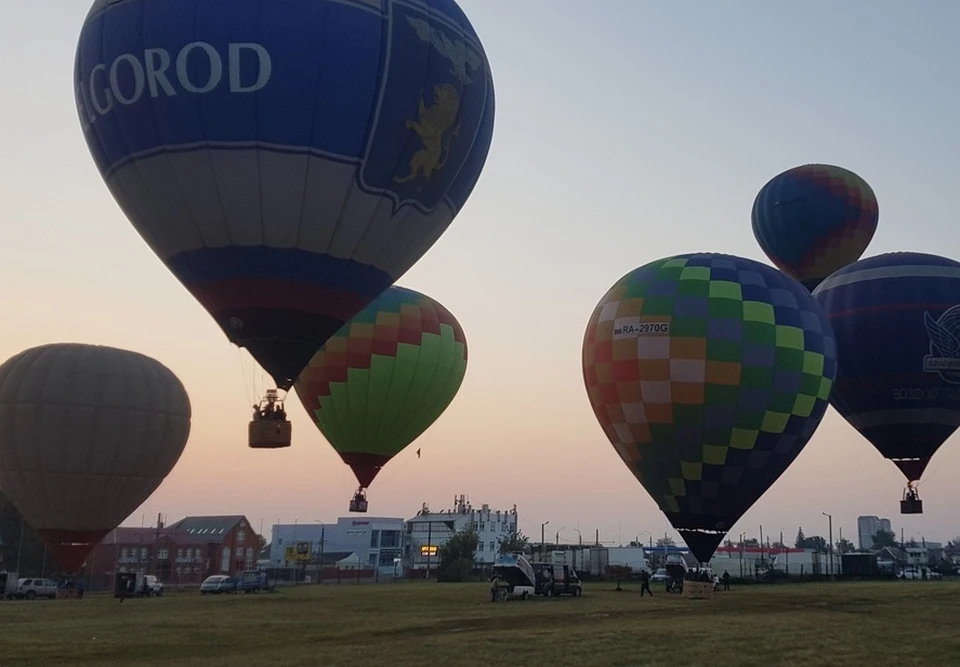 В 6 часов утра над городом поднялись десять воздушных шаров