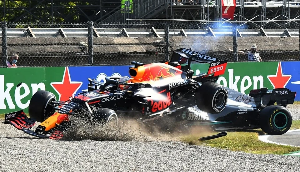 Ферстаппен потеряет три места на Гран-при России из-за аварии с Хэмилтоном
