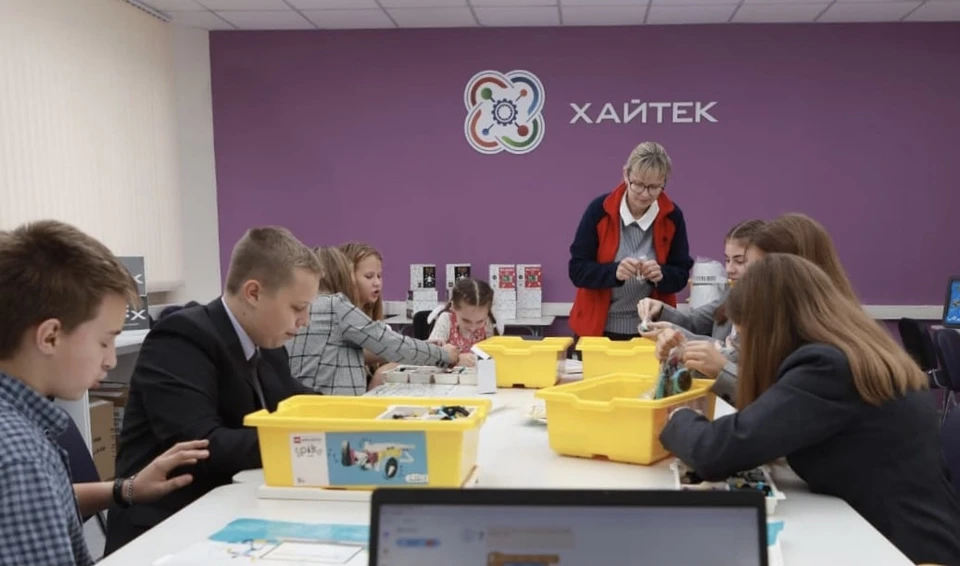 Три школьных технопарка «Кванториум» откроются в Смоленской области до 2024 года. Фото: страница губернатора Алексея Островского в соцсетях.