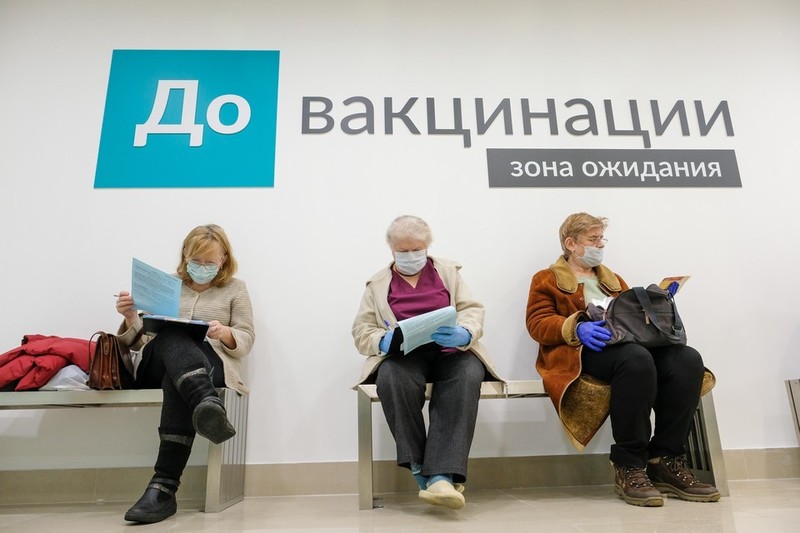 На сегодня нет убедительных аргументов не делать через полгода повторную прививку от ковида