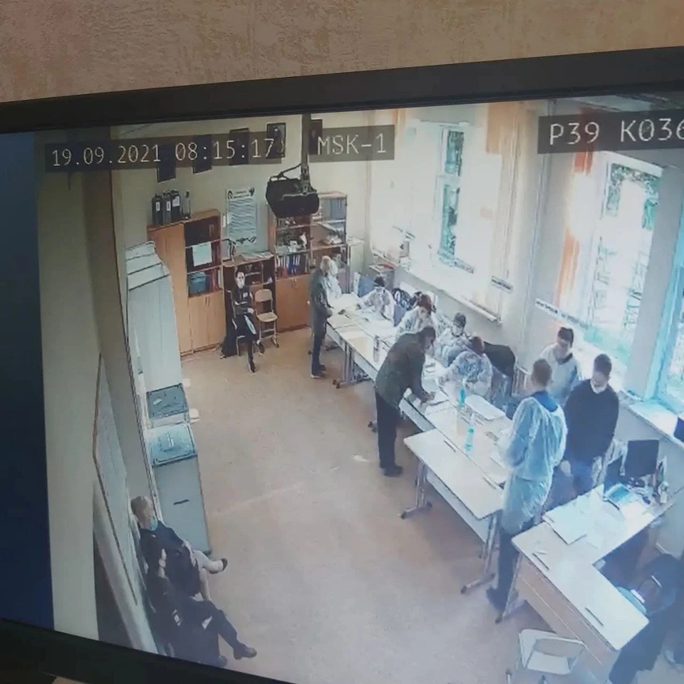 Не все сейф-пакеты для голосования поместились в металлических сейфах.