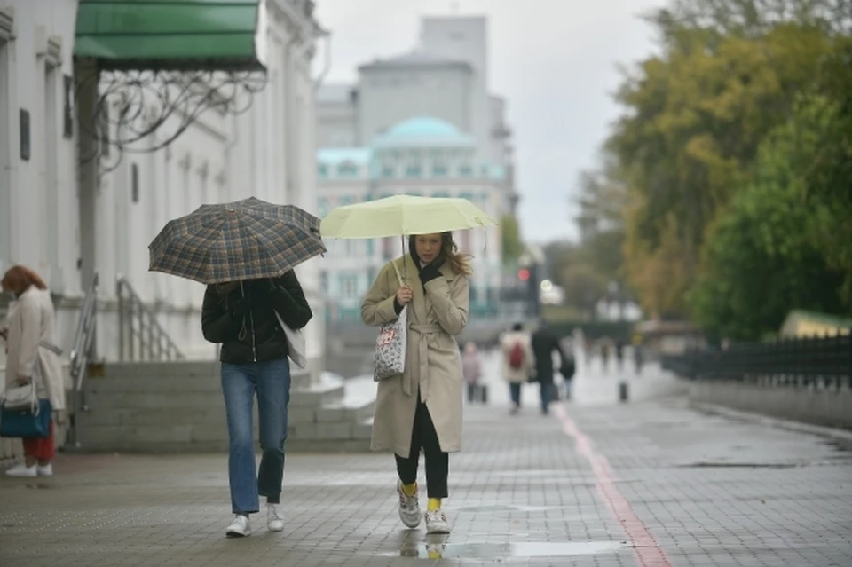 Стоит перестраховаться и взять с собой зонт