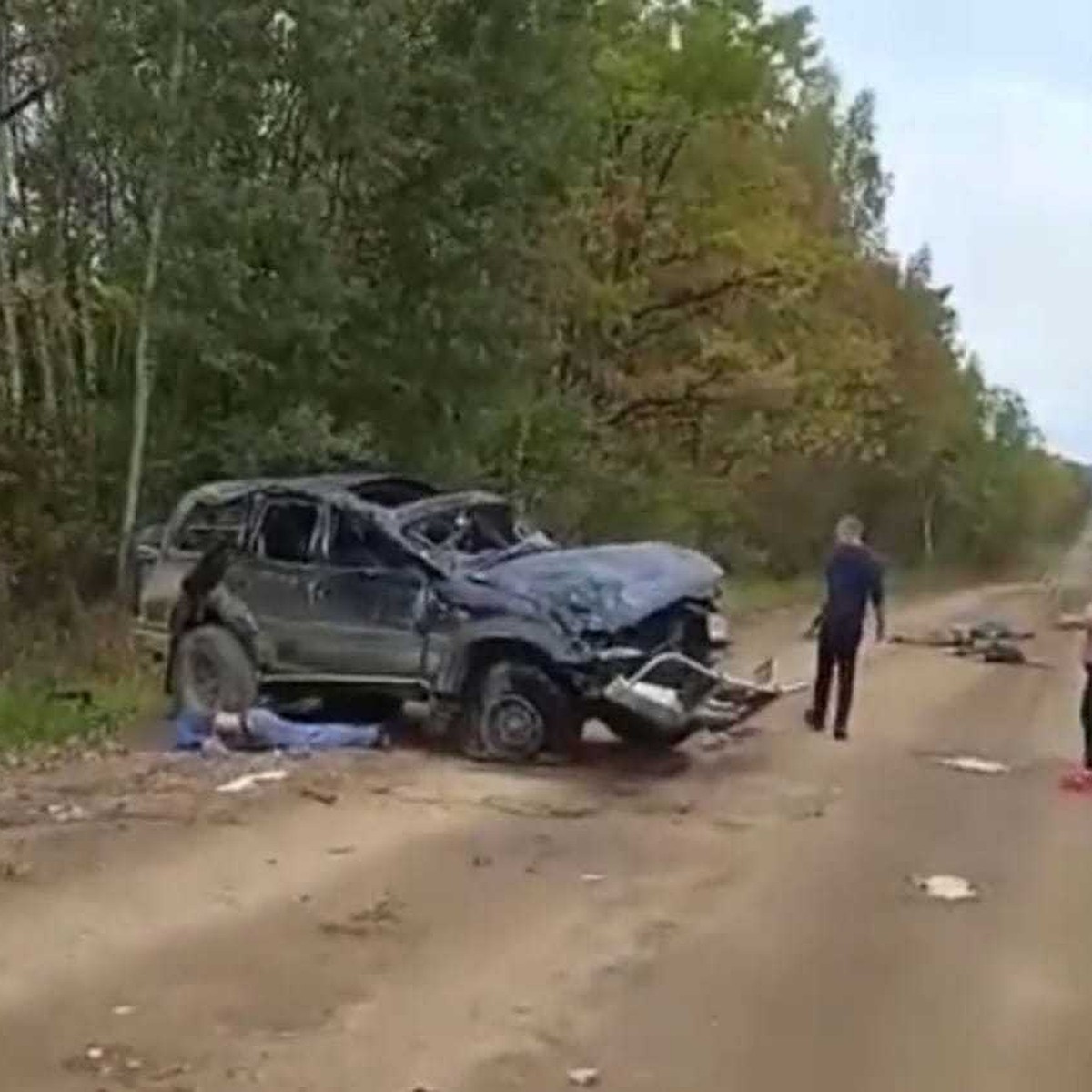 Один еле живой, еще четверо не двигаются»: в Приморье джип превратился в  кучу металлолома, есть жертвы - KP.RU