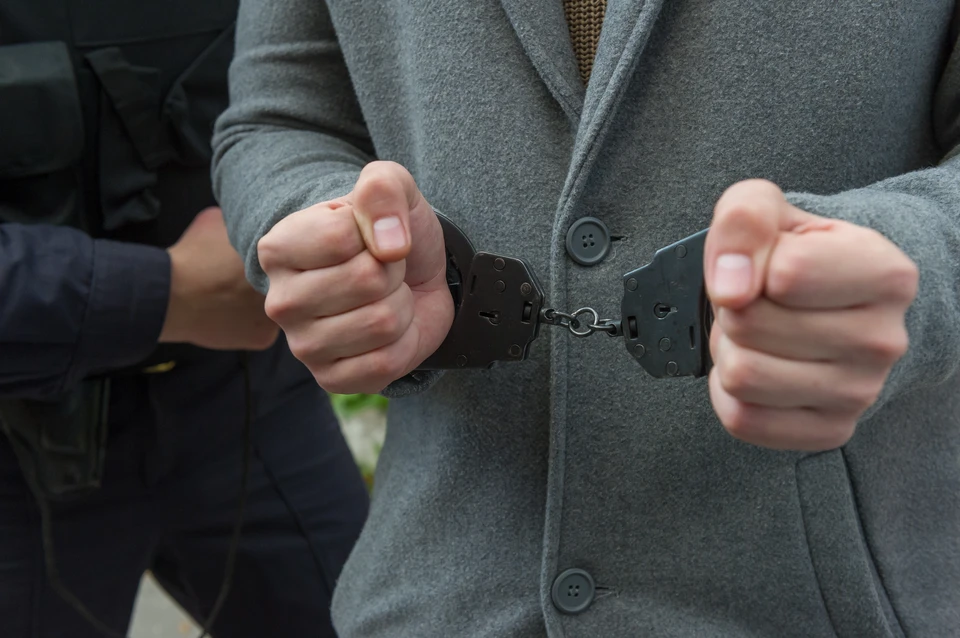 Полиция поймала вора, укравшего мобильников на миллион рублей.