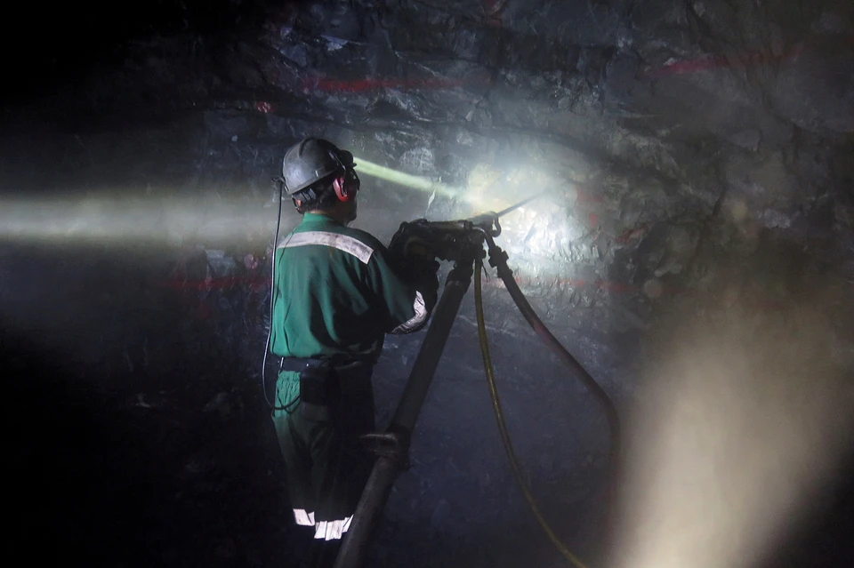 Из шахты эвакуировали 60 горняков, одного не нашли