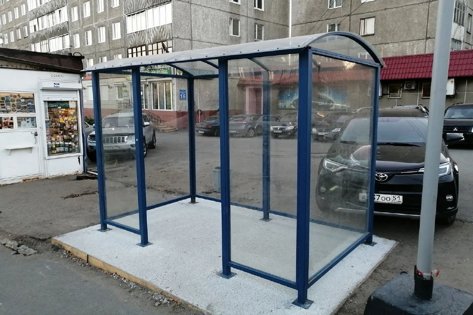 Под крышей остановки вряд ли поместятся все желающие. Фото: Александр Руфов