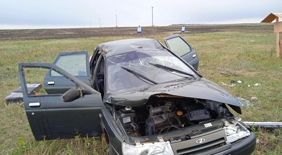 Водитель автомобиля «ВАЗ 2110» съехал в кювет и перевернулся.