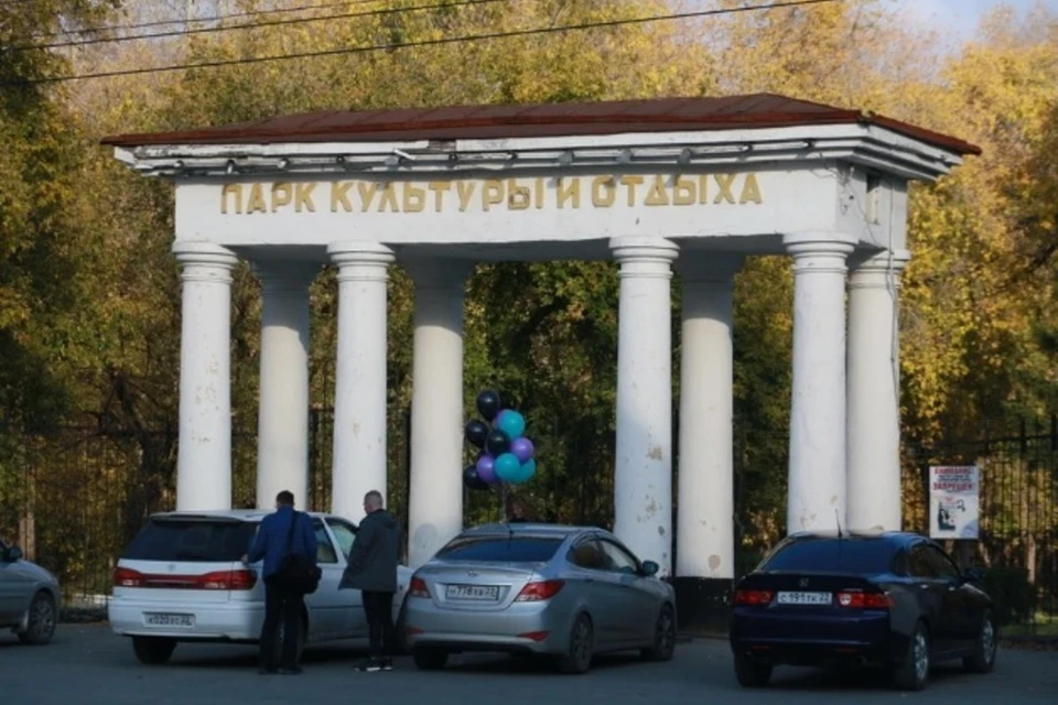Сейчас в парке продолжают благоустраивать территорию