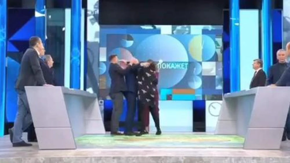 Адвокат из Украины подралась с политологом из Польши из-за Донбасса