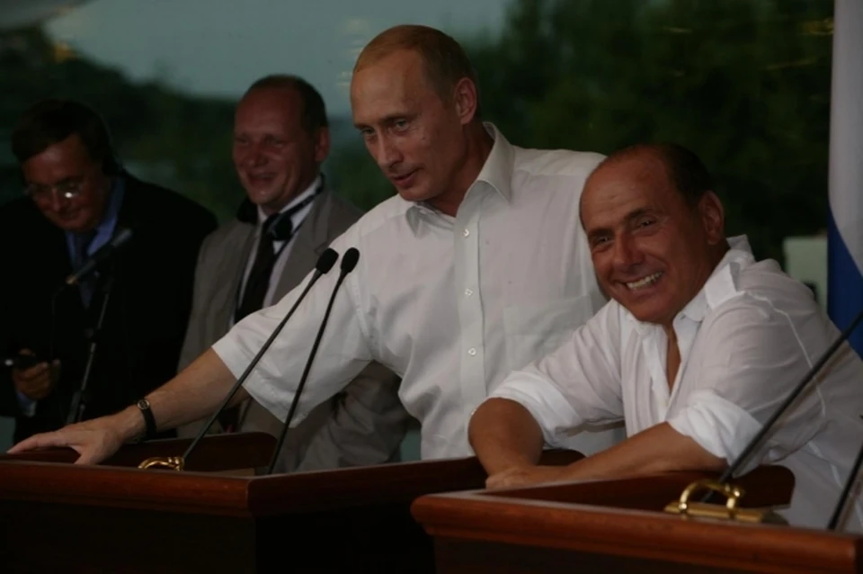Сильвио Берлускони заявил, что в мире из выдающихся лидеров остался только Владимир Путин