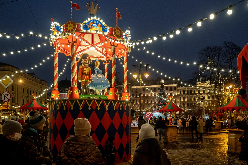 Главная Рождественская ярмарка в Петербурге вновь будет оформлена по мотивам "Щелкунчика".