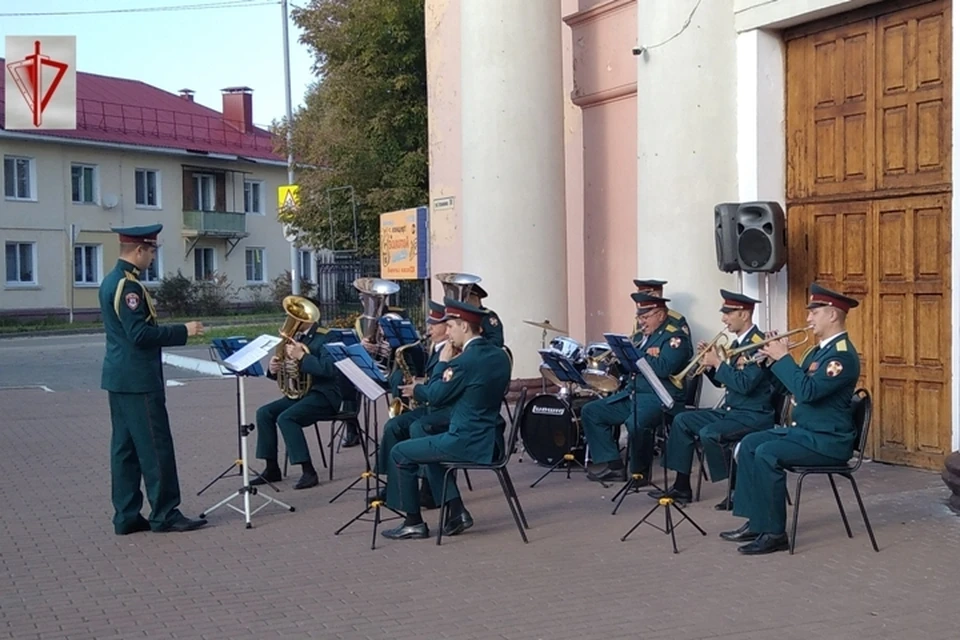 Зрители пожелали, чтобы такие концерты проводили как можно чаще. Фото: пресс-служба Управления Росгвардии по Брянской области.