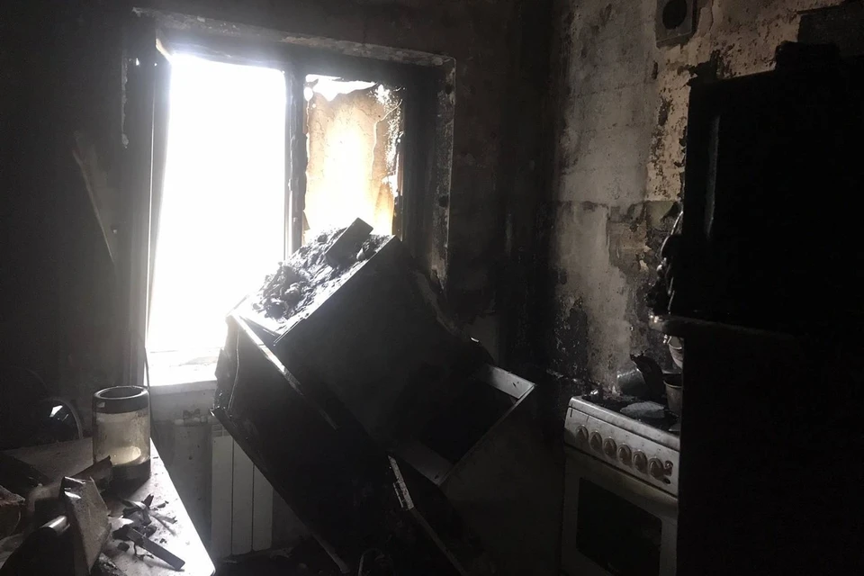 22 человека спасли на пожаре в пятиэтажке в Ангарске