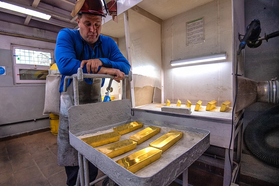 Красноярск. В одном из цехов предприятия Красцветмет по производству аффинированных драгоценных металлов и изделий из них.
