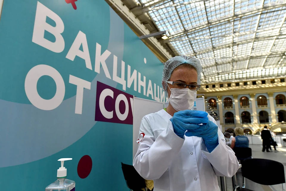 Столичные власти вернутся к практике проведения лотерей, чтобы увеличить объемы вакцинирования от коронавируса в Москве.