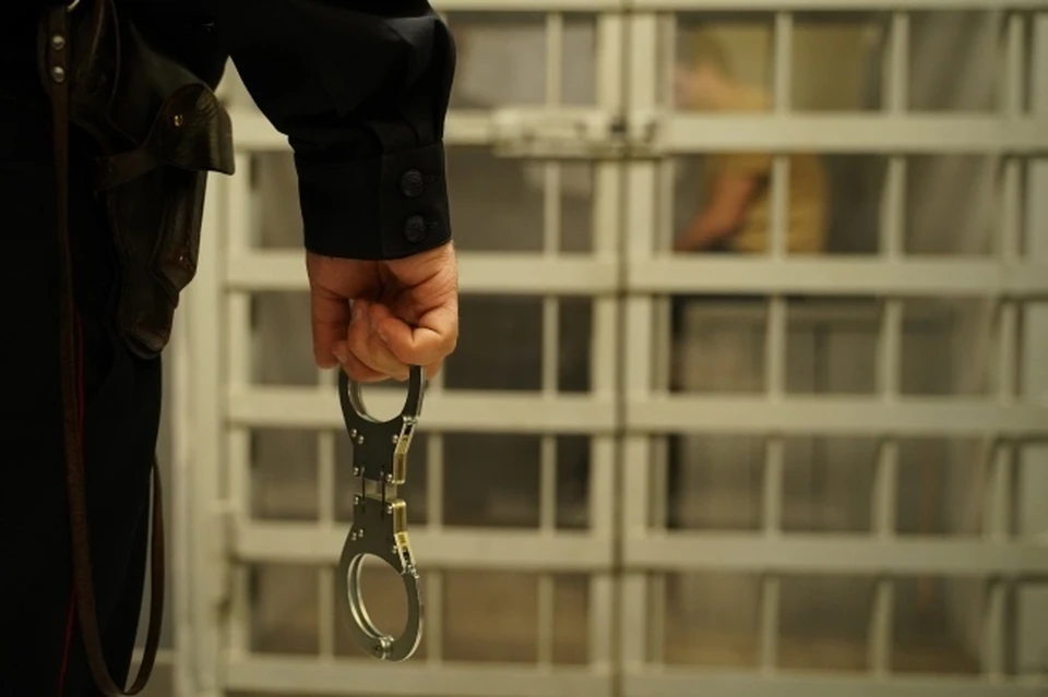 В Симферополе мужчина пытался вытащить из кассы 5 900 тысяч рублей