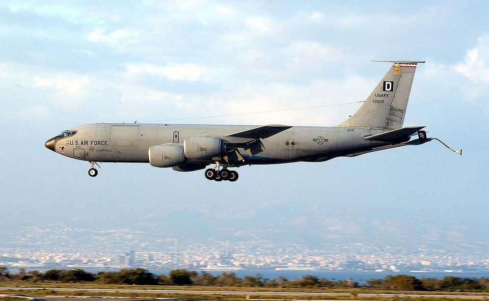 Boeing KC-135 Stratotanker в полете. Фото: "Википедия"