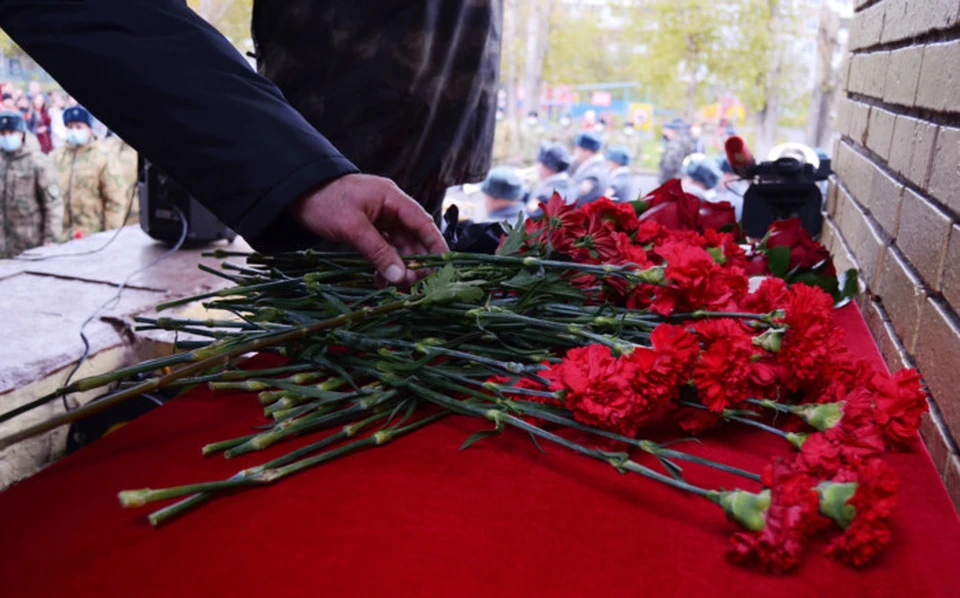 В Томске открыта мемориальная доска герою — Андрею Садовому, сотруднику СОБР, погибшему при исполнении служебного долга.
