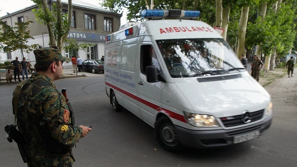 спасатели достали младенца из под обломков обрушившегося дома в батуми (99) фото