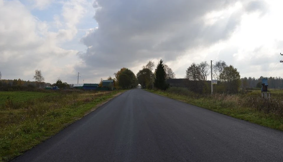 В Гагаринском районе ремонт дороги от трассы М1 к Темкино завершается. Фото: департамент Смоленской области по транспорту и дорожному хозяйству.