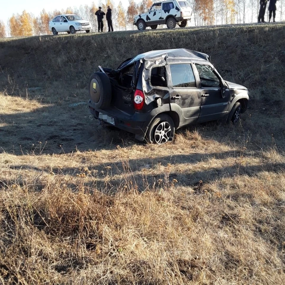 37-летняя местная жительница за рулем «Chevrolet Niva» не справилась с рулевым управлением и съехала в кювет, где перевернулась.