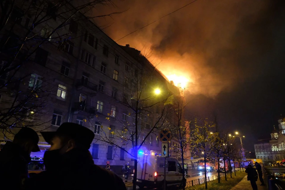 Пожар в Карповке январь 2023г. Чита. Плесецкая улица Санкт-Петербург где горит дом.