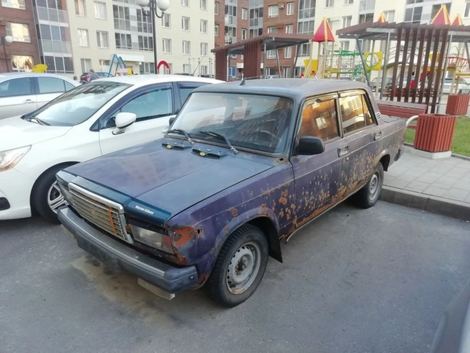 Если владельцы не объявятся, машины отправят на спецстоянку на ул. Губкина, 1а.