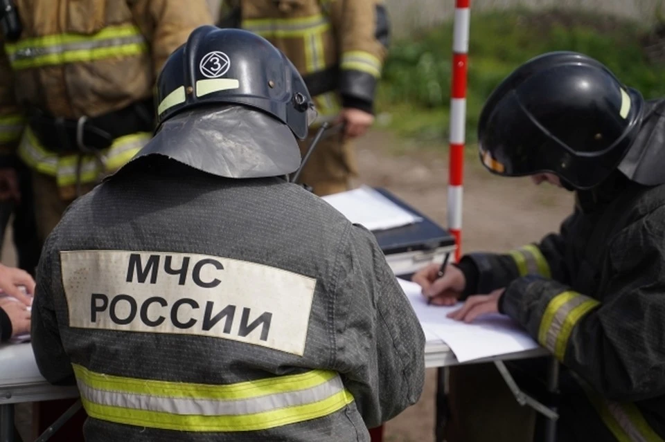 Пожар, в котором сгорела лесотехника, произошел на площади 800 кв. м, люди не пострадали.