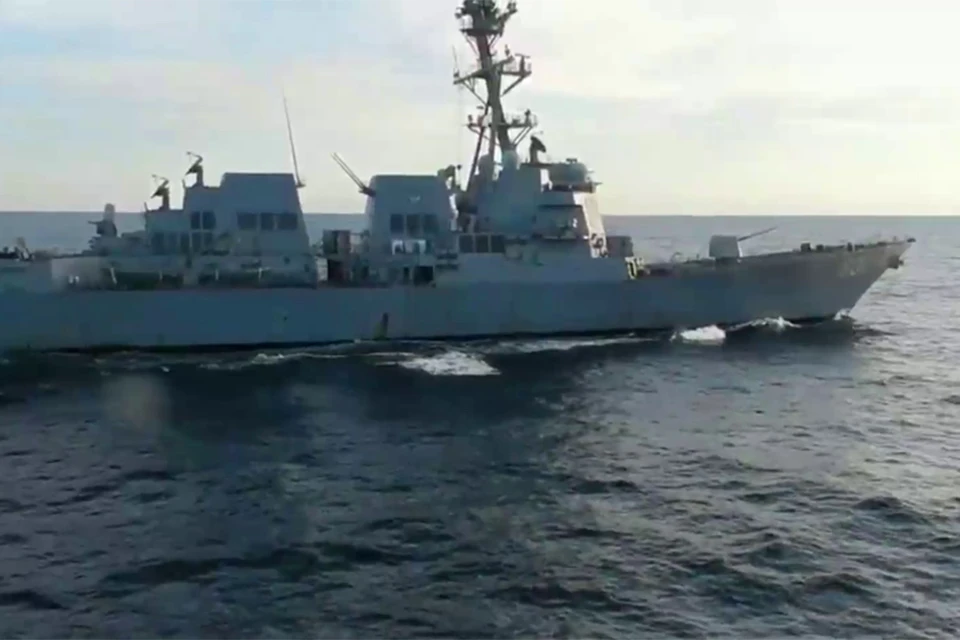Американский эсминец предпринял попытку нарушить границу в Японском море. Фото: кадр из видео Минобороны.