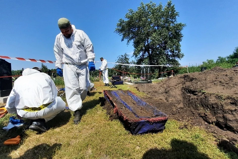 В Снежном, на кладбище в «Овсяное», из братской могилы изъяли останки сорока неизвестных граждан