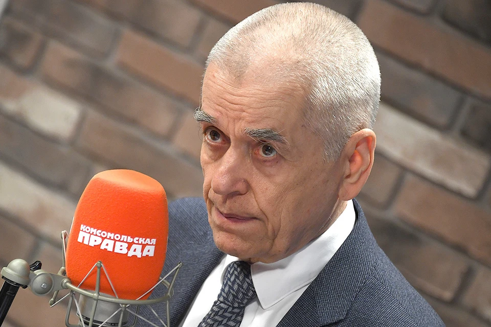 Геннадий Онищенко в студии Радио "Комсомольская правда".