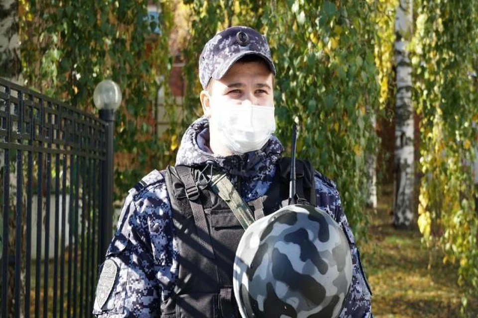 Кировские росгвардейцы задержали молодого человека спустя несколько минут после поступления сигнала «тревога». Фото: 43.rosguard.gov.ru