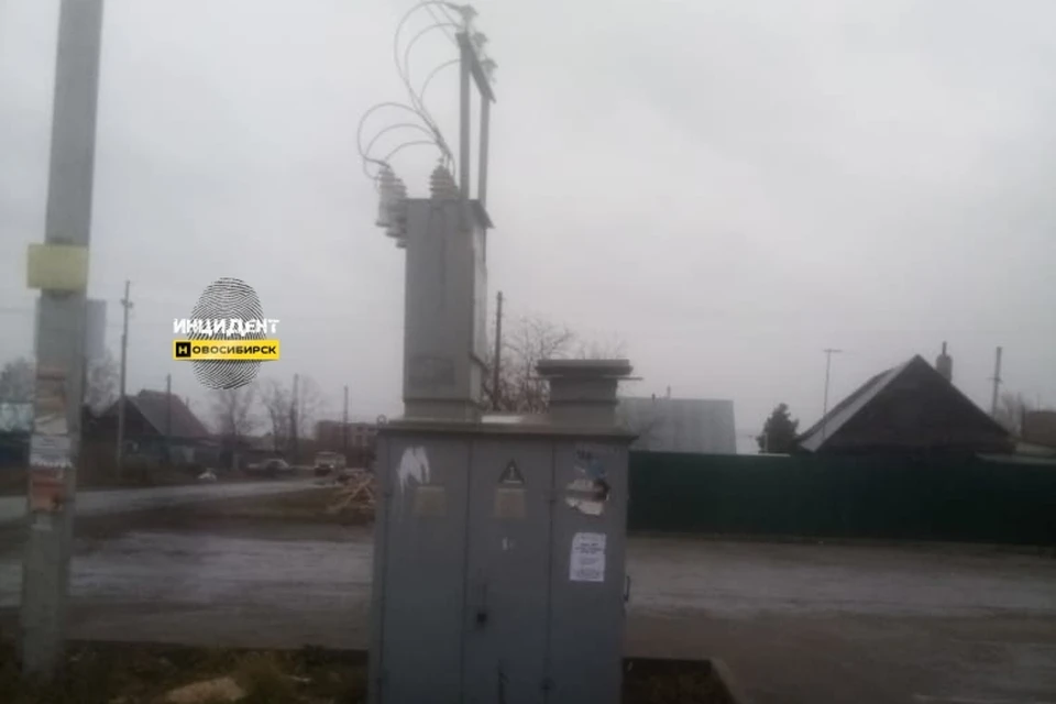 Трое детей полезли на подстанцию, один из них взялся за провод. Фото: сообщество "Инцидент-Новосибирск" "ВКонтакте"
