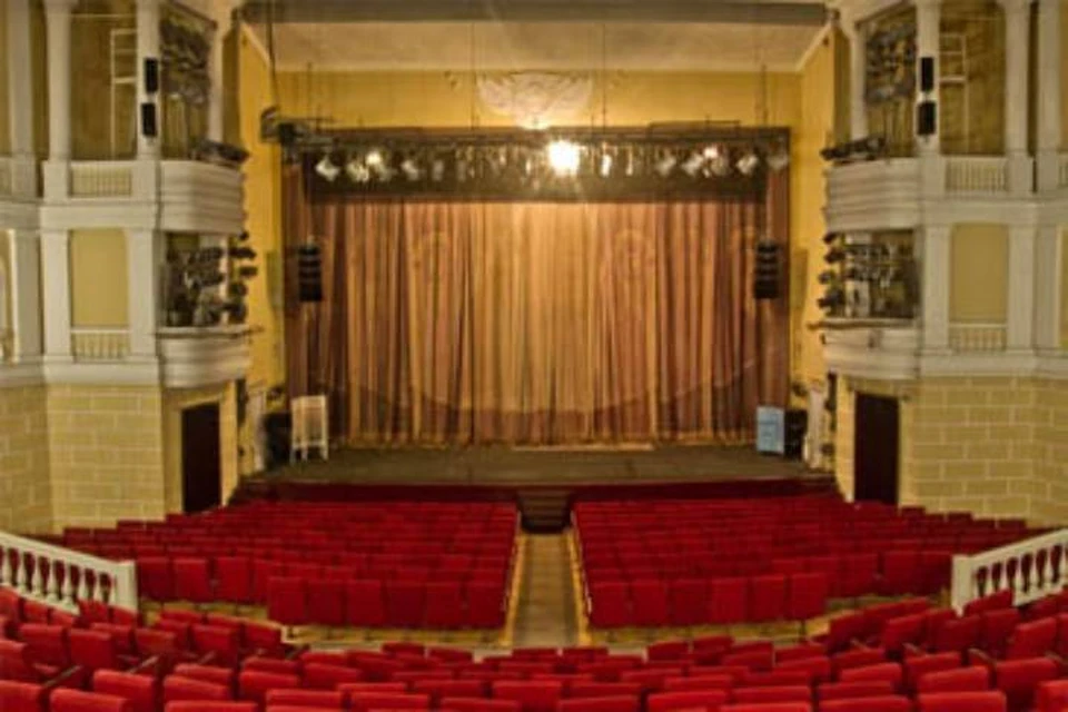 Введение QR-кода поможет сохранить наполняемость зала на 100%. Фото: kirovdramteatr.ru/about/